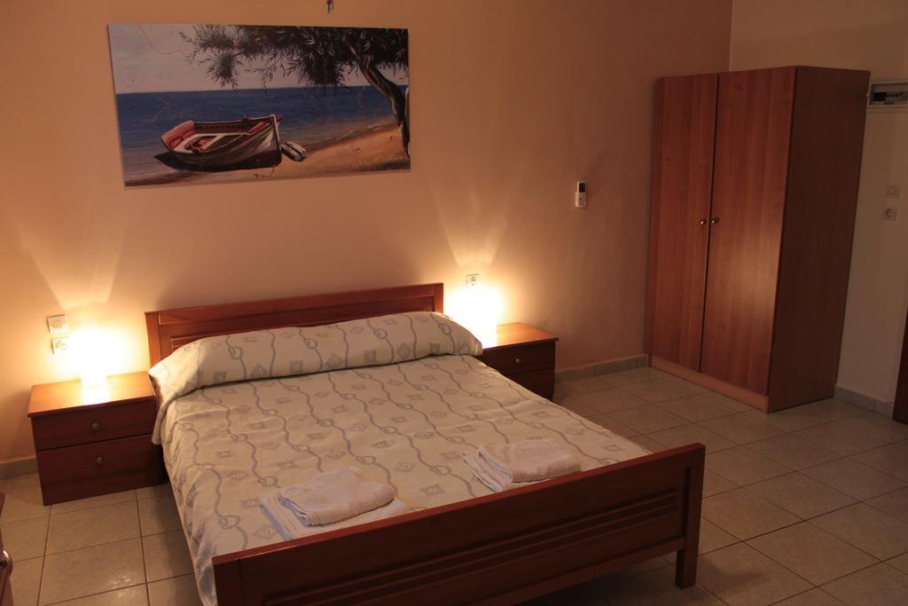 Ballas Apartments Agia Efimia Habitación foto