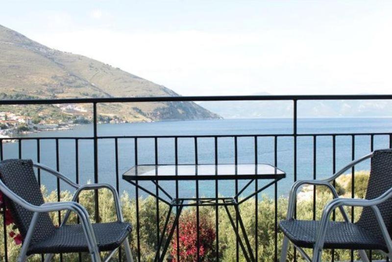Ballas Apartments Agia Efimia Habitación foto
