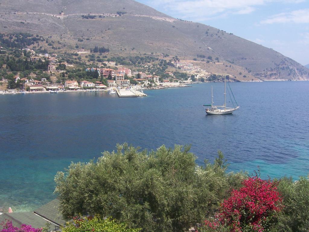 Ballas Apartments Agia Efimia Habitación foto