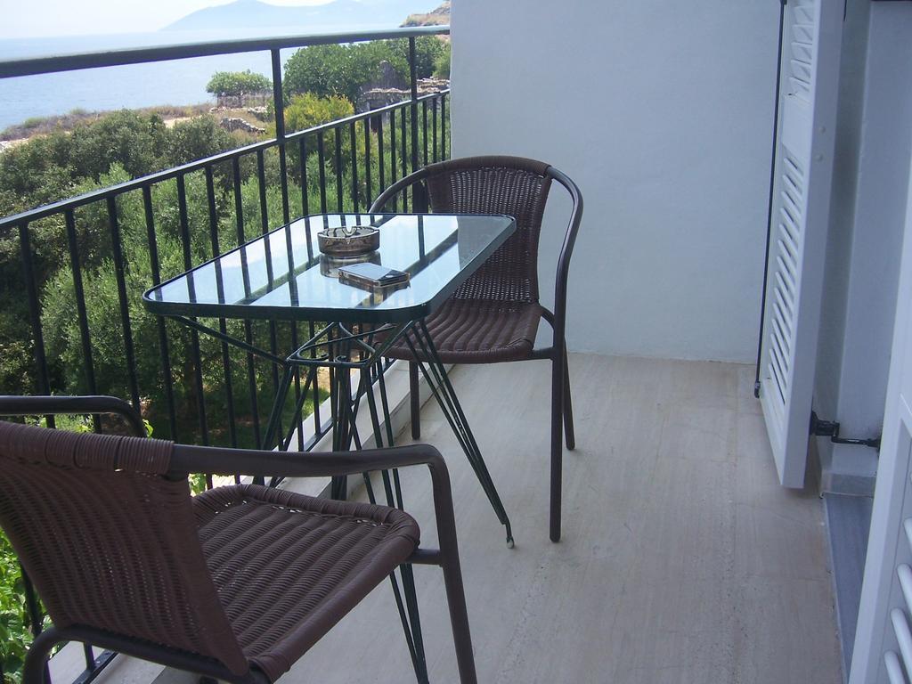 Ballas Apartments Agia Efimia Habitación foto